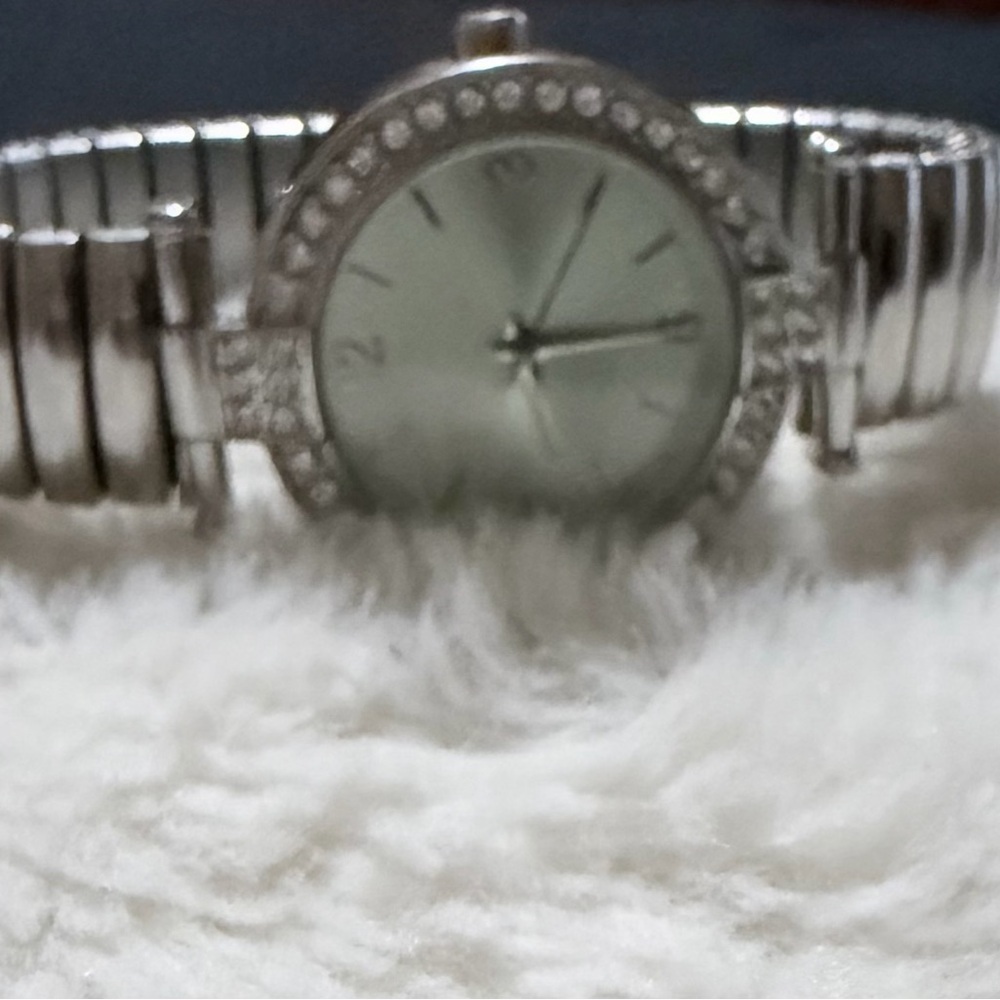 Elegant Silver Women's Watch - Picture 2 of 5